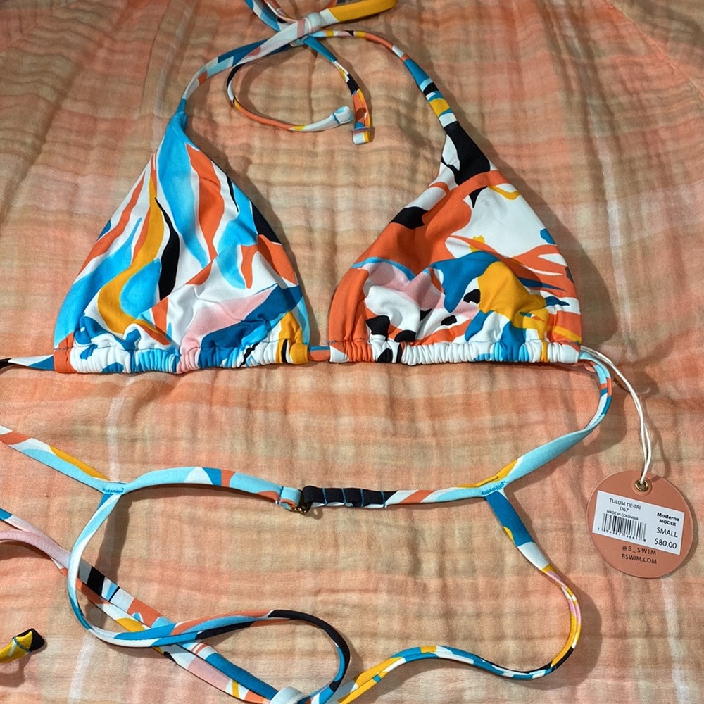 NWT B SWIM Bikini top. Size small multicolored.  lined.